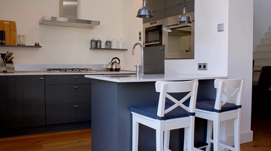 interieurstyling ridderkerk, jaren 30 woning, balkenplafond, hoog plafond, landelijke-moderne inrichting, keuken