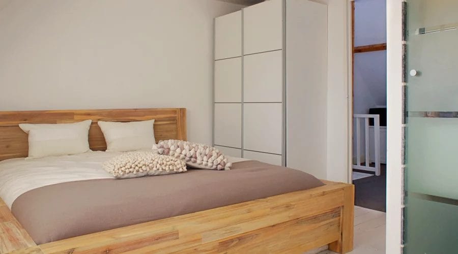 interieurstyling ridderkerk, jaren 30 woning, balkenplafond, hoog plafond, landelijke-moderne inrichting, slaapkamer