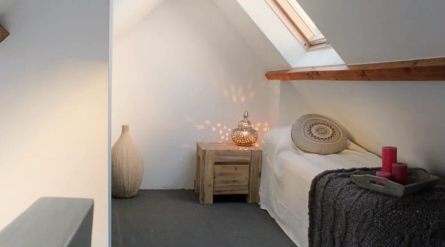 interieurstyling ridderkerk, jaren 30 woning, balkenplafond, hoog plafond, landelijke-moderne inrichting, vide, zolder