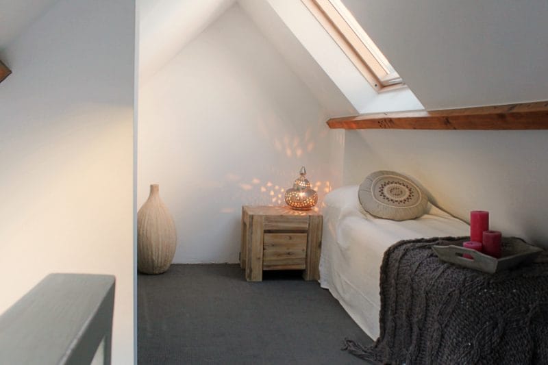 interieurstyling ridderkerk, jaren 30 woning, balkenplafond, hoog plafond, landelijke-moderne inrichting, vide, zolder