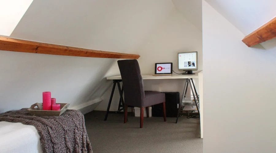 interieurstyling ridderkerk, jaren 30 woning, balkenplafond, hoog plafond, landelijke-moderne inrichting, vide, zolder